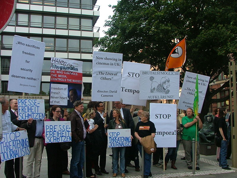Bild:Britisches-konsulat-hamburg-demo.JPG