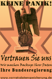 Bild zeigt ein verfremdetes Propaganda-Plakat aus der NS-Zeit mit dem Reichsadler auf einem Sockel von einem comichaften Halo umgeben.