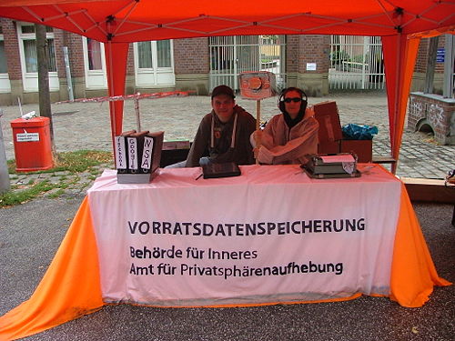 International Day of Privacy - Piratenpartei Hamburg als Datenspione verkleidet - CC-BY AK-Vorrat-Hamburg